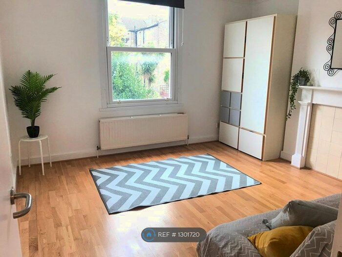 Studio To Rent In Tooting Bec, London SW17