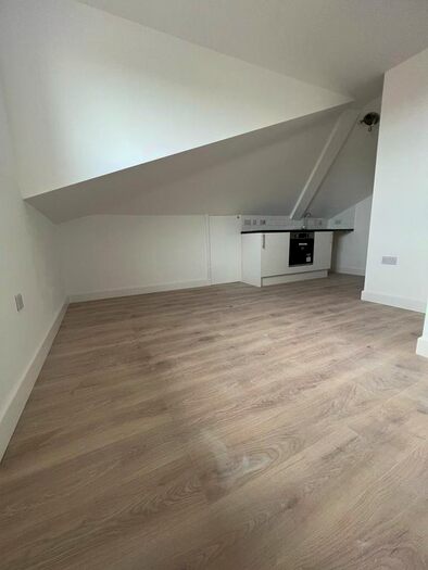 1 Bedroom Studio To Rent In High Road Leyton, London, E15