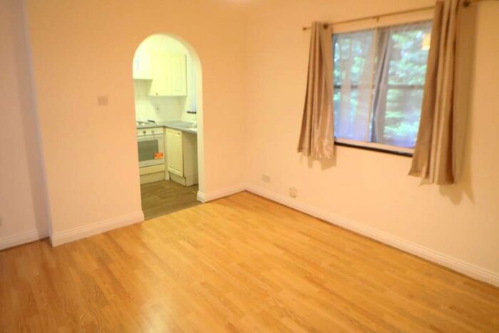 1 Bedroom Flat To Rent In Hickory Close, Edmonton, N9