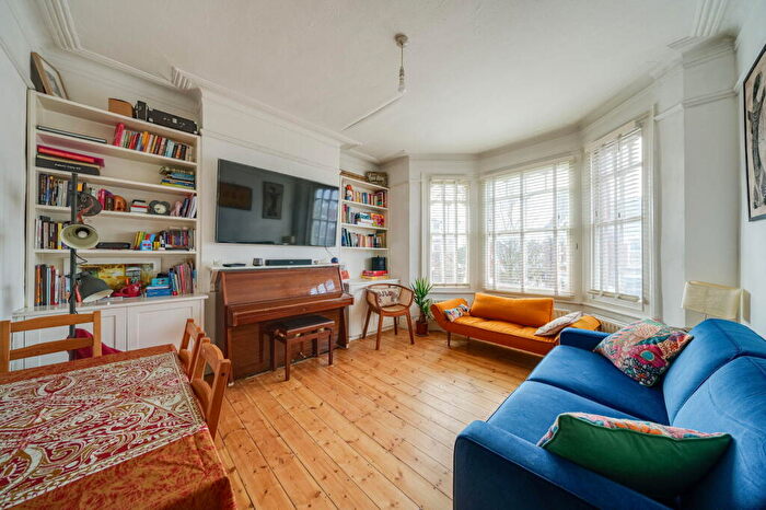 3 Bedroom Flat For Sale In Chamberlayne Road, London, NW10