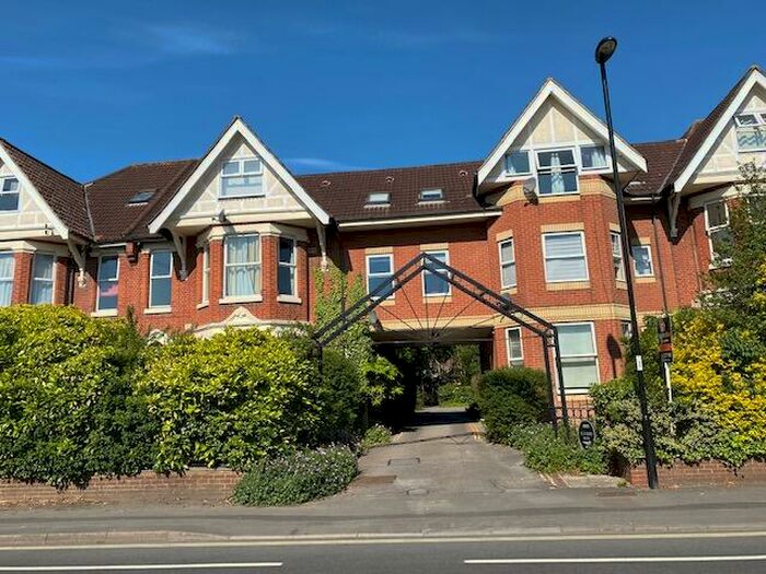 Apartment To Rent In Hill Lane, Southampton, SO15
