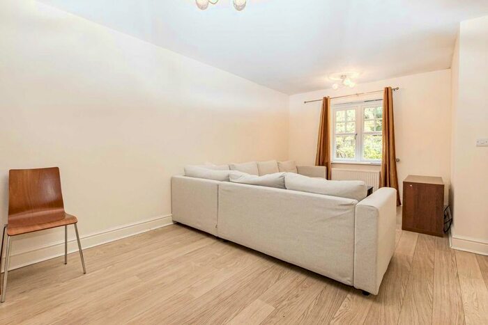 4 Bedroom Terraced House To Rent In Oakington Close, Sunbury-On-Thames, TW16