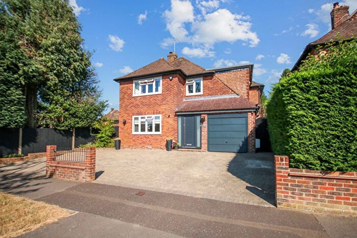 4 Bedroom Detached House For Sale In Fairlawn Drive, East Grinstead, RH19