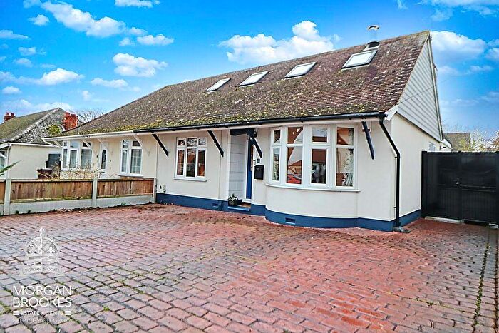 3 Bedroom Semi Detached House For Sale In Southwold Crescent, Benfleet, SS7