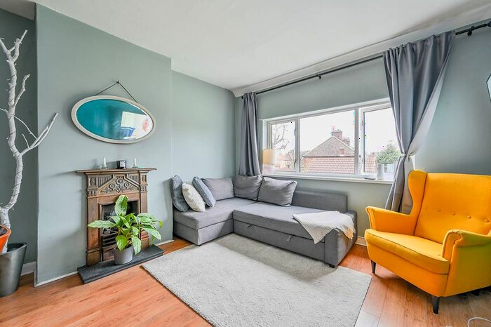 1 Bedroom Maisonette To Rent In Old Oak Road, East Acton, London, W3