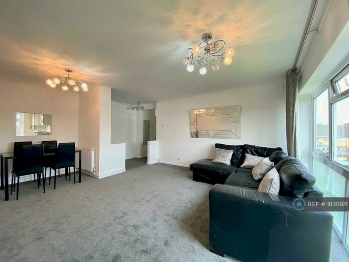 2 Bedroom Flat To Rent In Poplar Way, Ilford, IG6