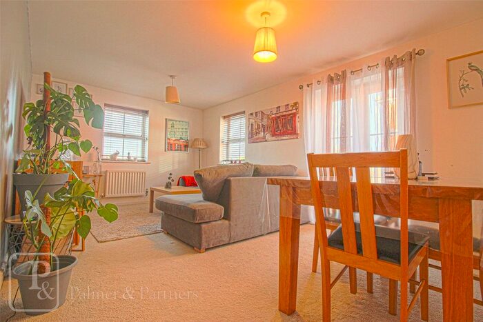 2 Bedroom Flat To Rent In Chariot Drive, Colchester, Essex, CO2