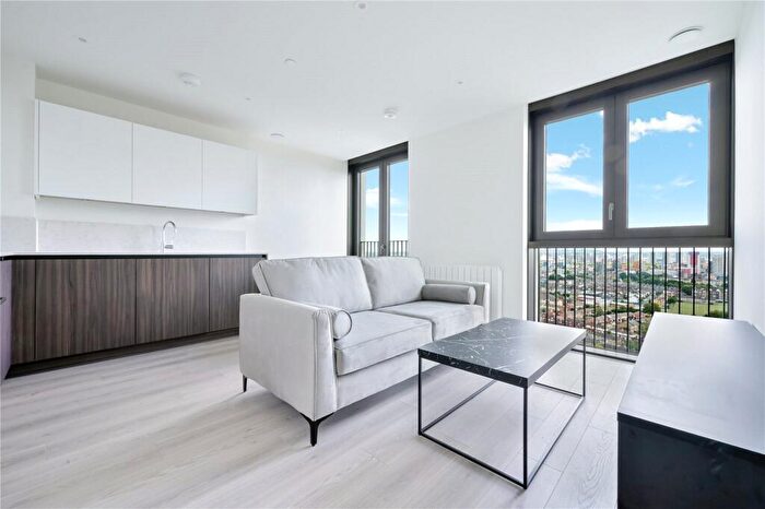 2 Bedroom Apartment To Rent In Affinity View, London, E16
