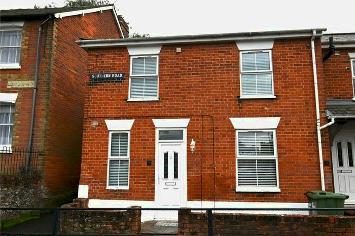 3 Bedroom Terraced House To Rent In Southern Road, Basingstoke, Hampshire, RG21
