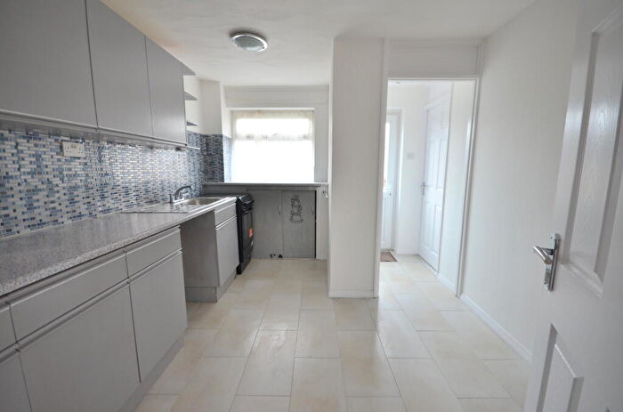 3 Bedroom Maisonette To Rent In Wakeley Road, Rainham, ME8