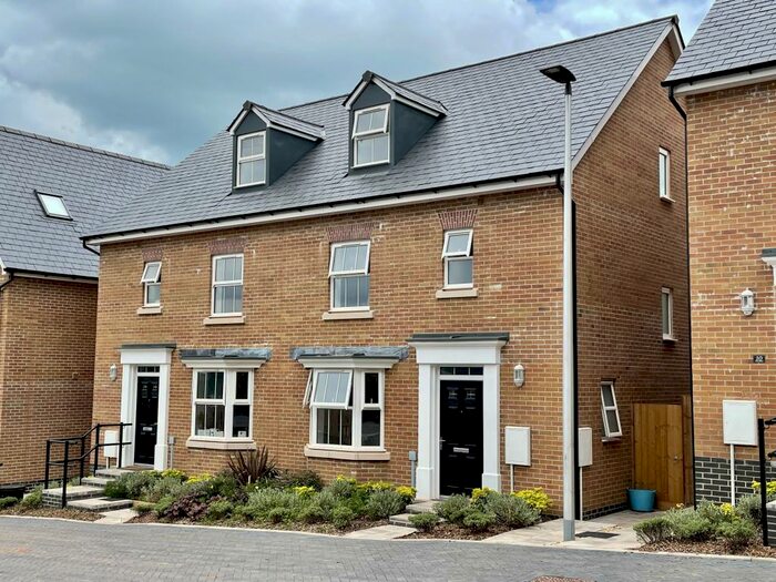 4 Bedroom House To Rent In Par Drive, Tiverton, EX16