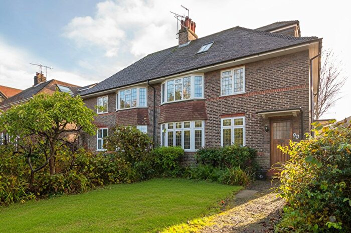 2 Bedroom Maisonette For Sale In Croydon Road, Reigate, RH2