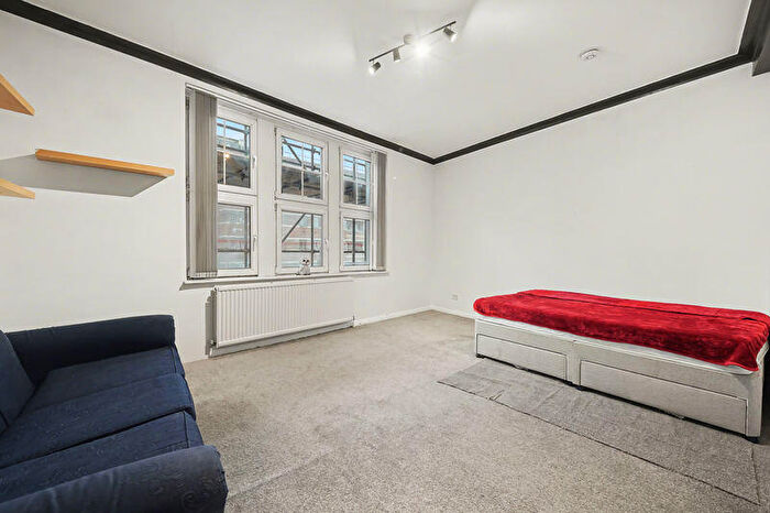 Studio To Rent In Balham Hill, London, SW12