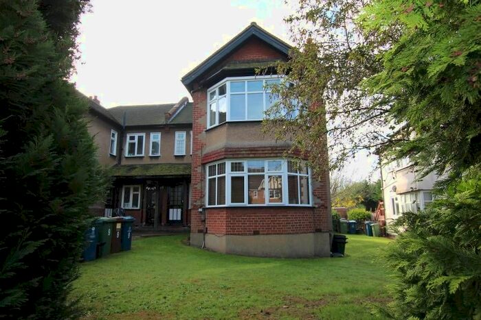 2 Bedroom Flat To Rent In West End Court, West End Avenue, Pinner, HA5