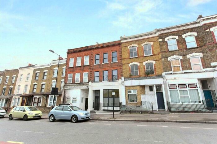 Flat For Sale In Chatsworth Road, Clapton, London, E5