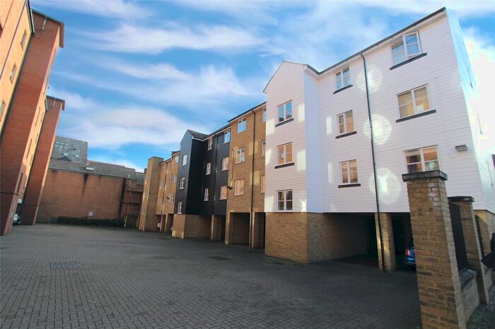 2 Bedroom Flat To Rent In Russell Quay, Gravesend, Kent, DA11