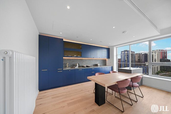 2 Bedroom Apartment To Rent In Douglass Tower, Good Luck Hope, E14