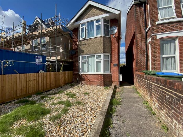 1 Bedroom Flat To Rent In Emsworth Road, Shirley, Southampton SO15