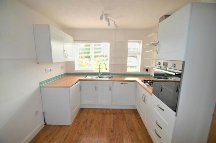 3 Bedroom Semi-Detached House For Sale In Stonegate Close, Blaxton, Doncaster, DN9