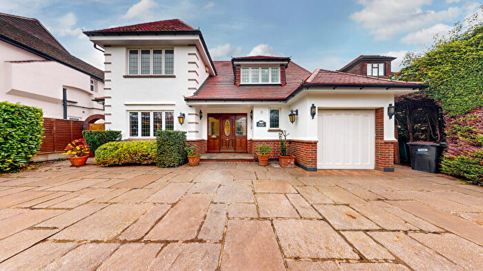 5 Bedroom House To Rent In Meadow Way, Farnborough Park, BR6