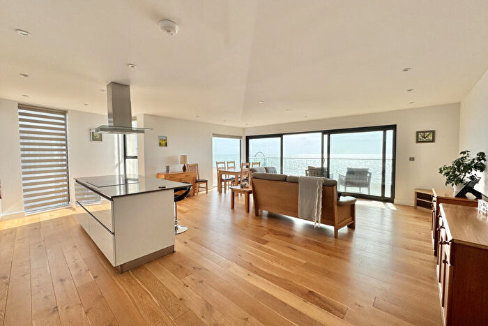 2 Bedroom Apartment For Sale In West Parade, Hythe, Kent, CT21