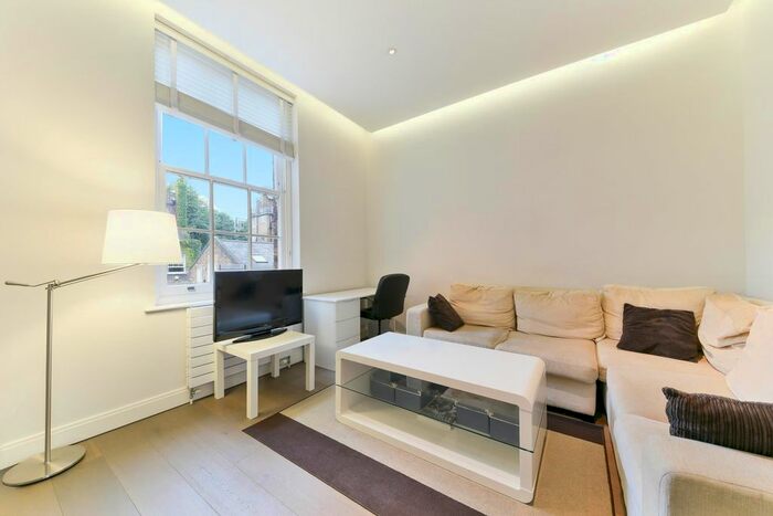 2 Bedroom Flat To Rent In Chelsea Walk, Fulham Road, London, SW10