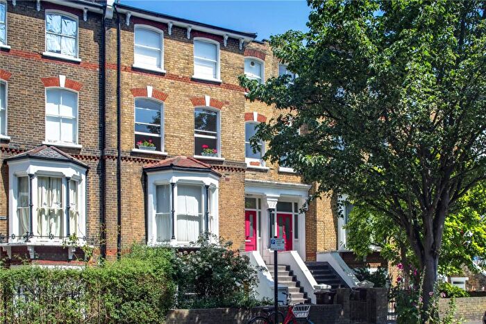 2 Bedroom Flat For Sale In Colvestone Crescent, Hackney, London, E8
