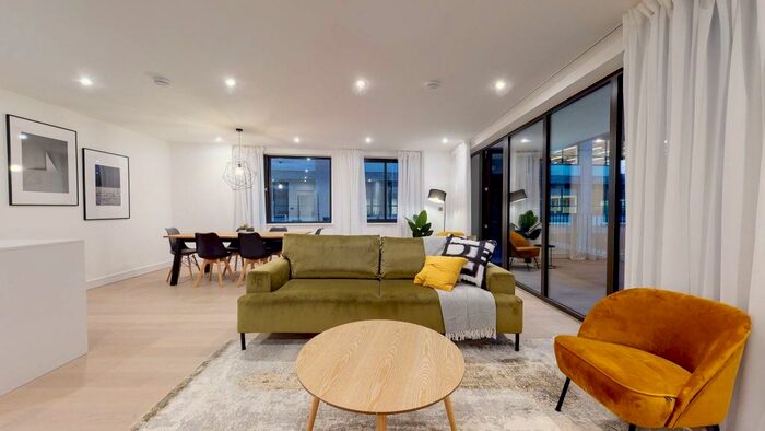 3 Bedroom Ground Flat To Rent In Gorsuch Place, E2