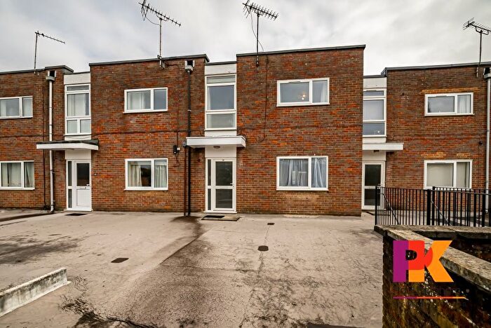 3 Bedroom Maisonette To Rent In Grove Court, Beaconsfield, HP9