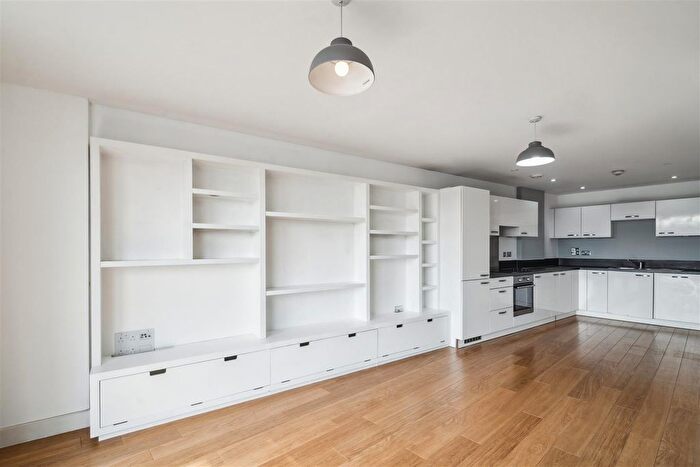2 Bedroom Flat To Rent In Carney Place, London, SW9