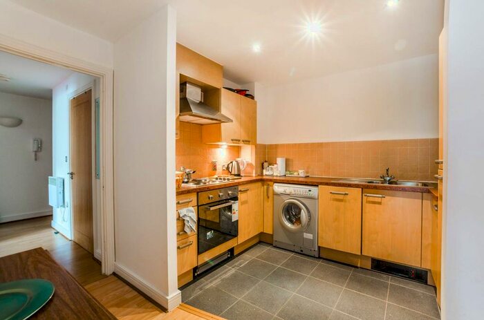 2 Bedroom Flat For Sale In Granite Apartments, Stratford, London, E15