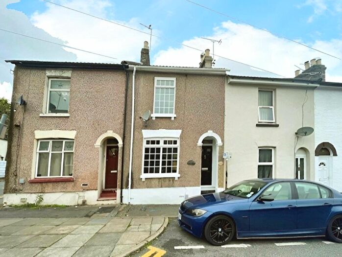 3 Bedroom Terraced House To Rent In Dale Street, Chatham, Kent, ME4