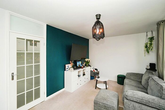 2 Bedroom Flat For Sale In Cherrytree Road, Wirral, CH46