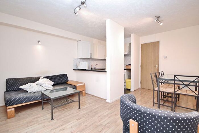 1 Bedroom Flat To Rent In Transom Square, London, E14