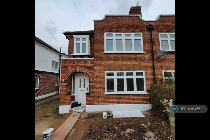 4 Bedroom Semi-Detached House To Rent In Ormesby Way, Harrow, HA3