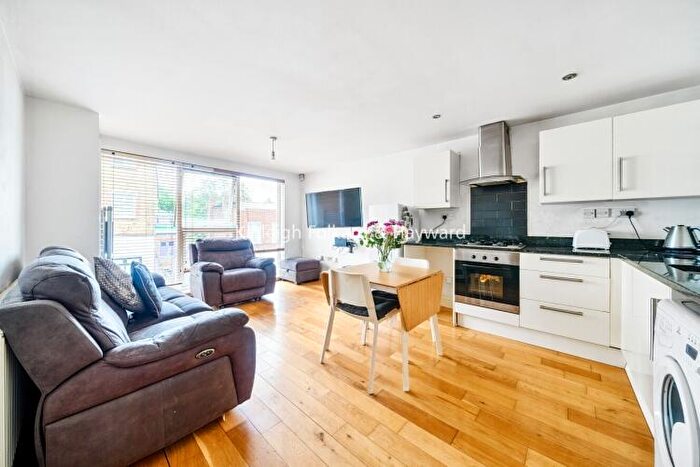 2 Bedroom Apartment To Rent In Dartmouth Road London, SE26
