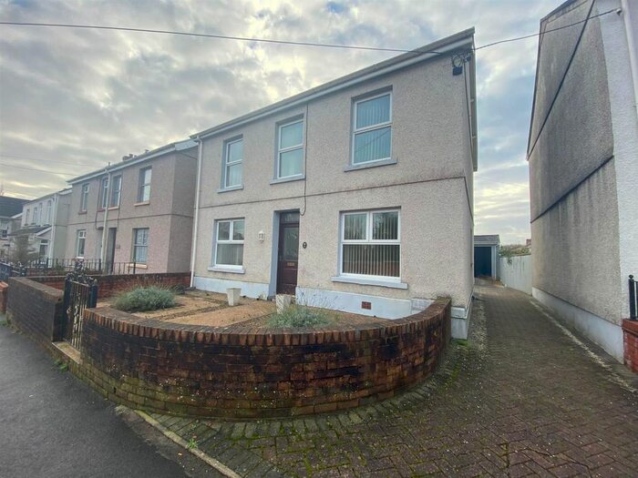 3 Bedroom Property To Rent In Talbot Road, Ammanford, SA18