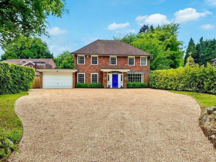 4 Bedroom Detached House For Sale In Mark Way, Godalming, Surrey, GU7