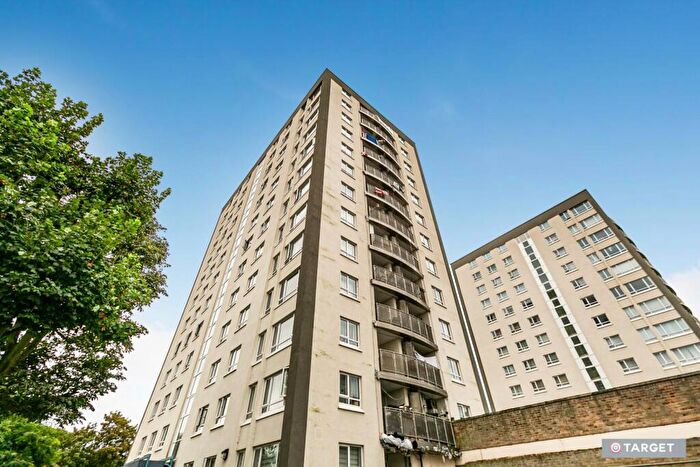 2 Bedroom Flat For Sale In Beaconsfield Road, Enfield, EN3