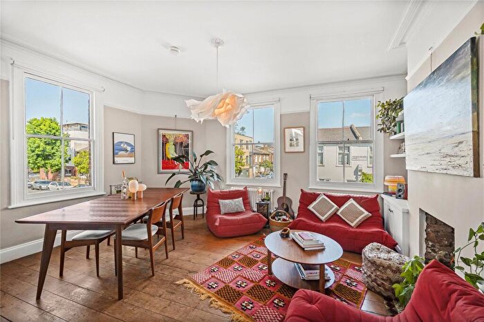 3 Bedroom Apartment For Sale In Crystal Palace Road, East Dulwich, London, SE22