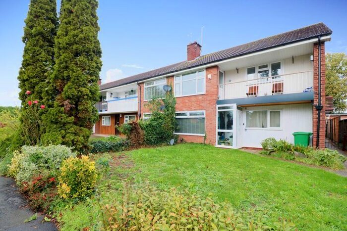 3 Bedroom Maisonette To Rent In Newton Close, Langley, Slough, SL3