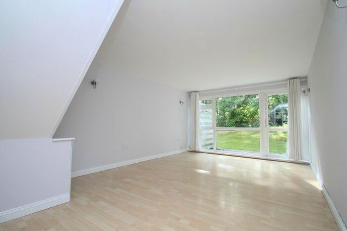 2 Bedroom Flat To Rent In Beckenham Court, Beckenham, BR3
