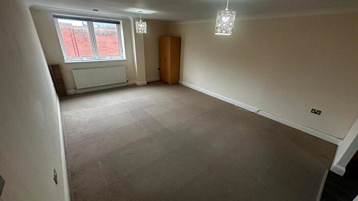1 Bedroom Apartment To Rent In Park Street - Central Luton - Bedroom With Parking -, LU1
