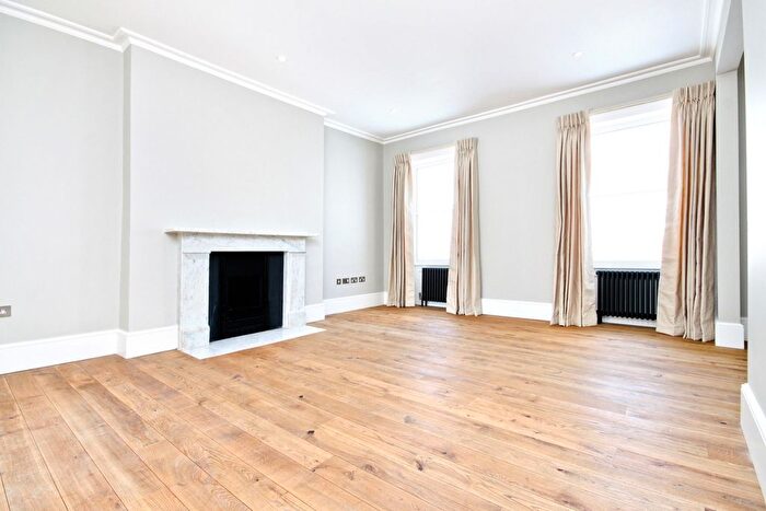 3 Bedroom Flat To Rent In Gloucester Place, London, W1U