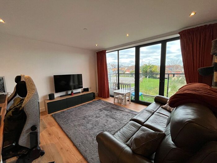 2 Bedroom Flat For Sale In Millers Hill, Ramsgate, Kent, CT11