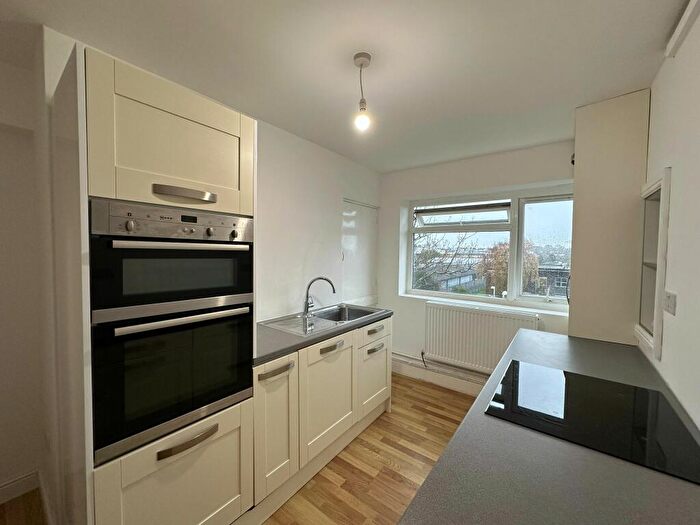 3 Bedroom Apartment To Rent In Banbury Road, Manchester, M23