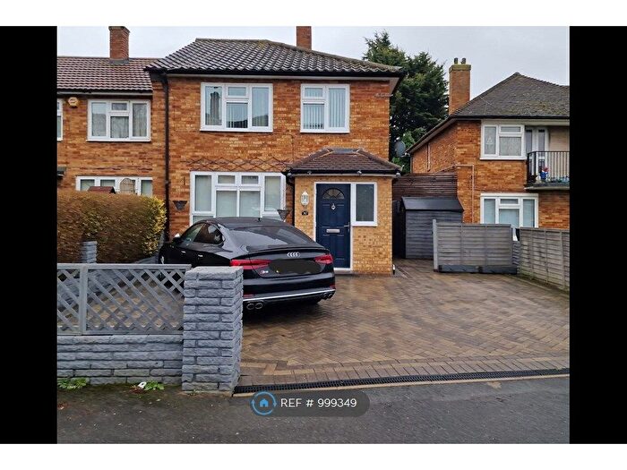 3 Bedroom Semi-Detached House To Rent In Bromycroft Road, Slough, SL2