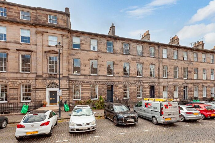 3 Bedroom Flat To Rent In Great King Street, Edinburgh, EH3