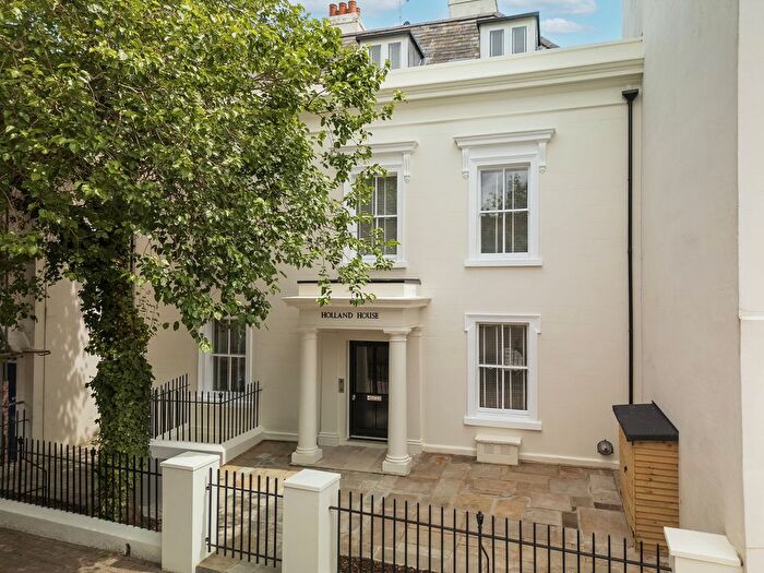 2 Bedroom Flat For Sale In Church Street, Isleworth, TW7