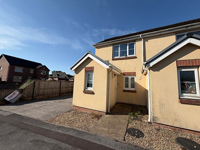 2 Bedroom House To Rent In Parc Gwernen, Tycroes, SA18
